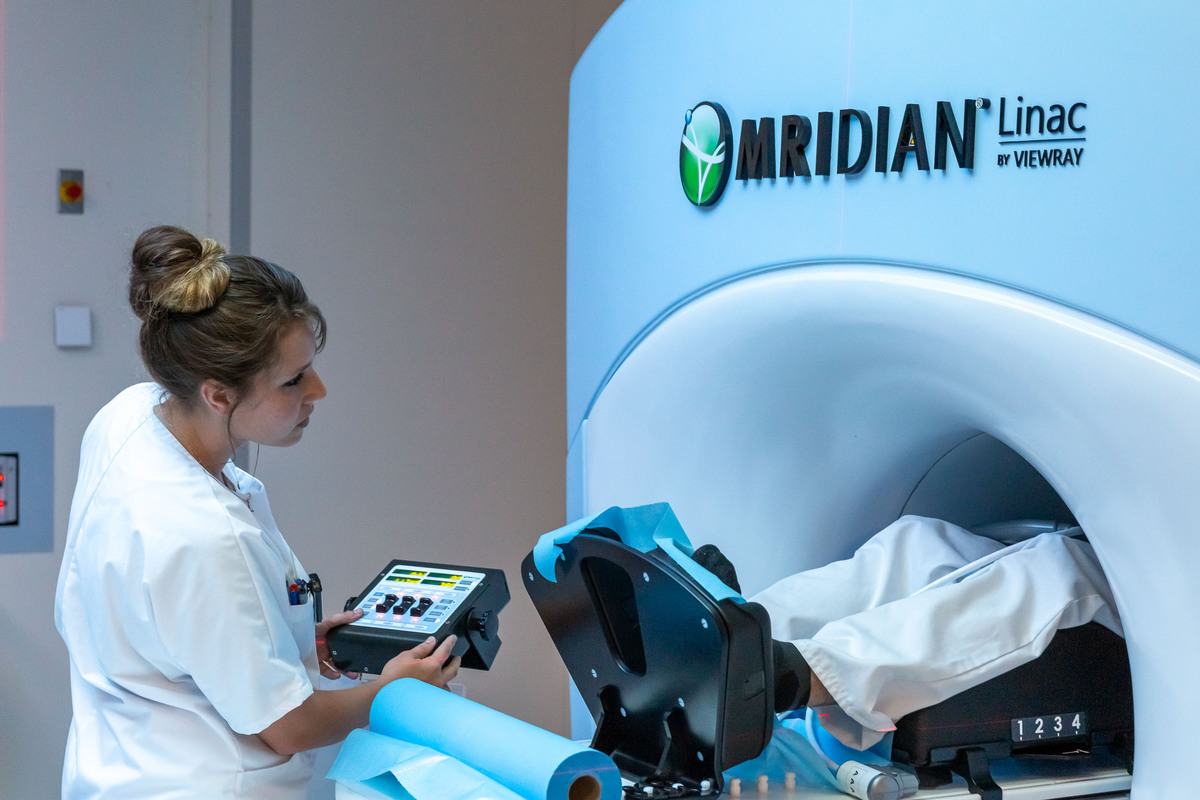 L’IRM étant une imagerie non irradiante, elle peut être réalisée en continu pendant toute la durée du traitement, sans risque pour le patient.