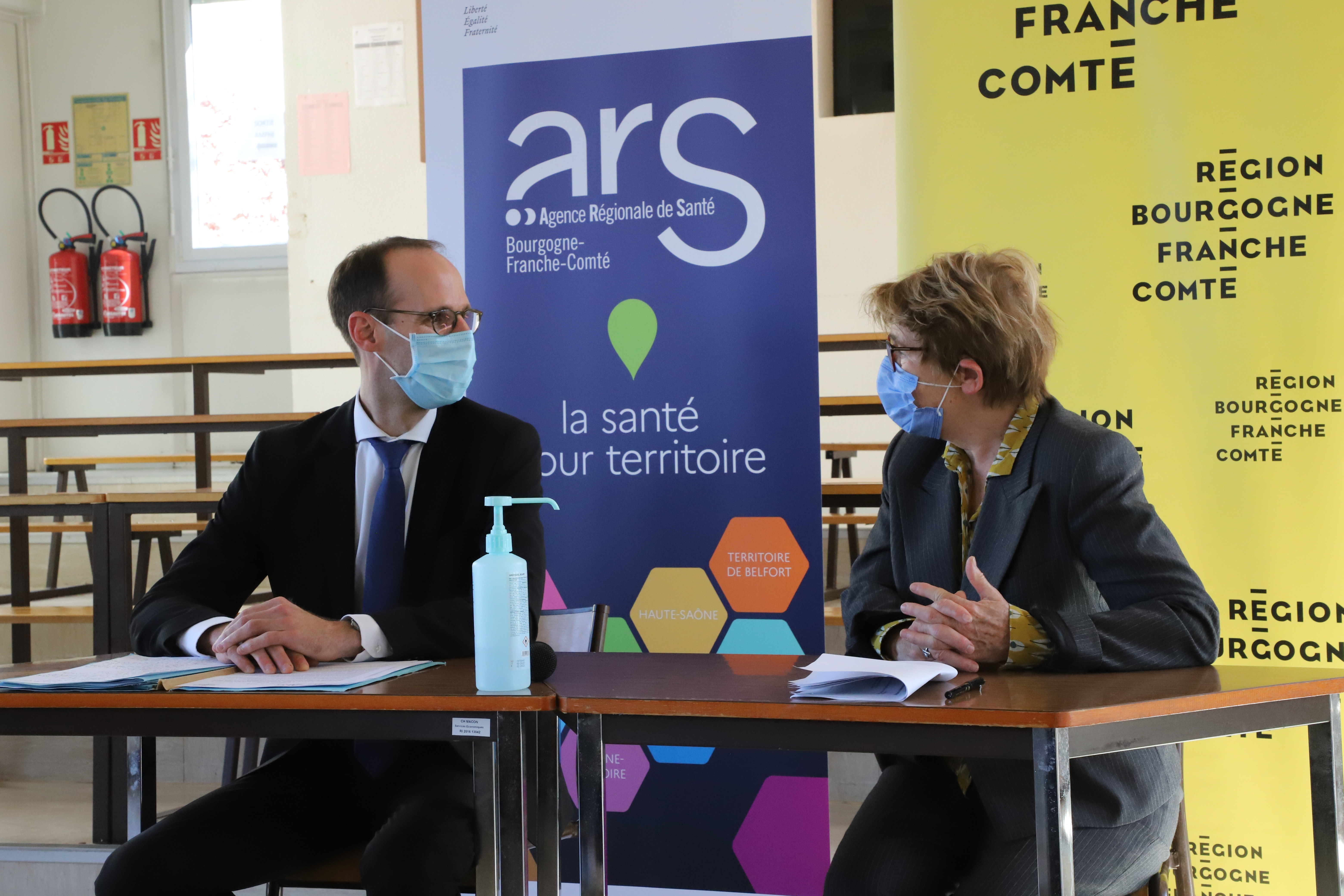 Point presse de Pierre Pribile, directeur général de l’ARS, et Marie-Guite Dufay, présidente de la Région Bourgogne-Franche-Comté, à l’IFSI de Mâcon le 29 mars 2021 - Photo © Région Bourgogne-Franche-Comté
