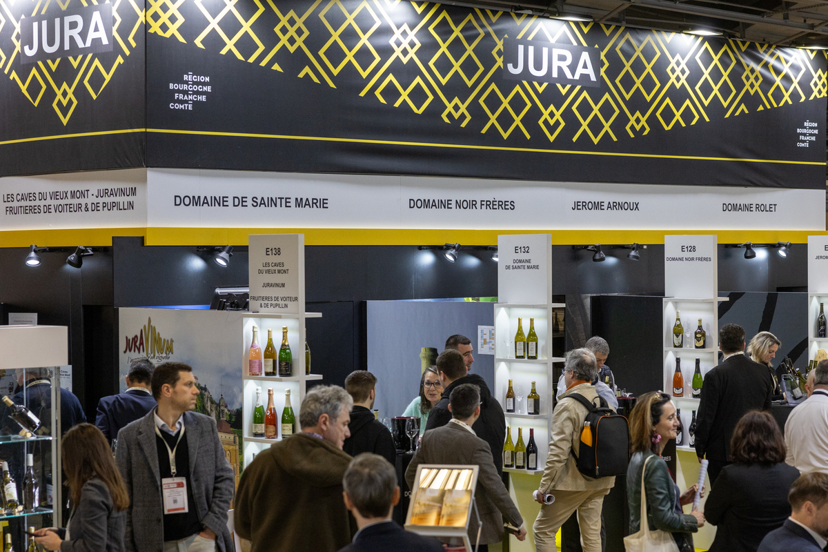Les vignerons jurassiens, réunis sous la même bannière « Jura » - Photo Xavier Ducordeaux