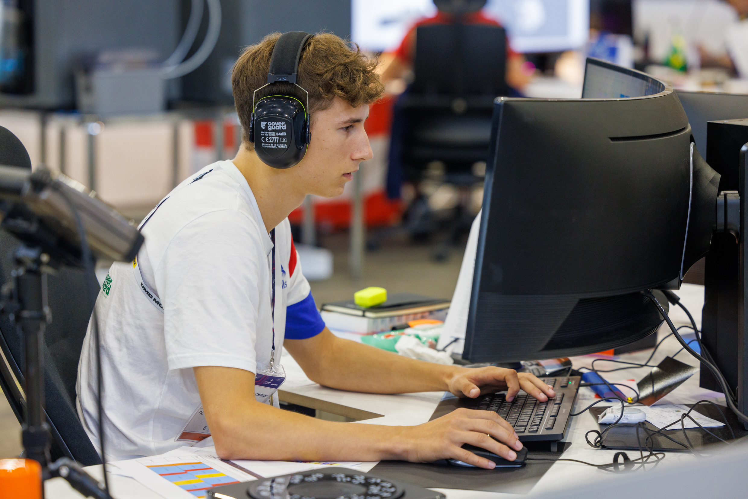 Basile a débuté sa compétition. Durant quatre jours, il va modéliser des pièces industrielles en 3D. L’épreuve nécessite une endurance et des efforts de concentration hors du commun. Photo : Xavier Ducordeaux