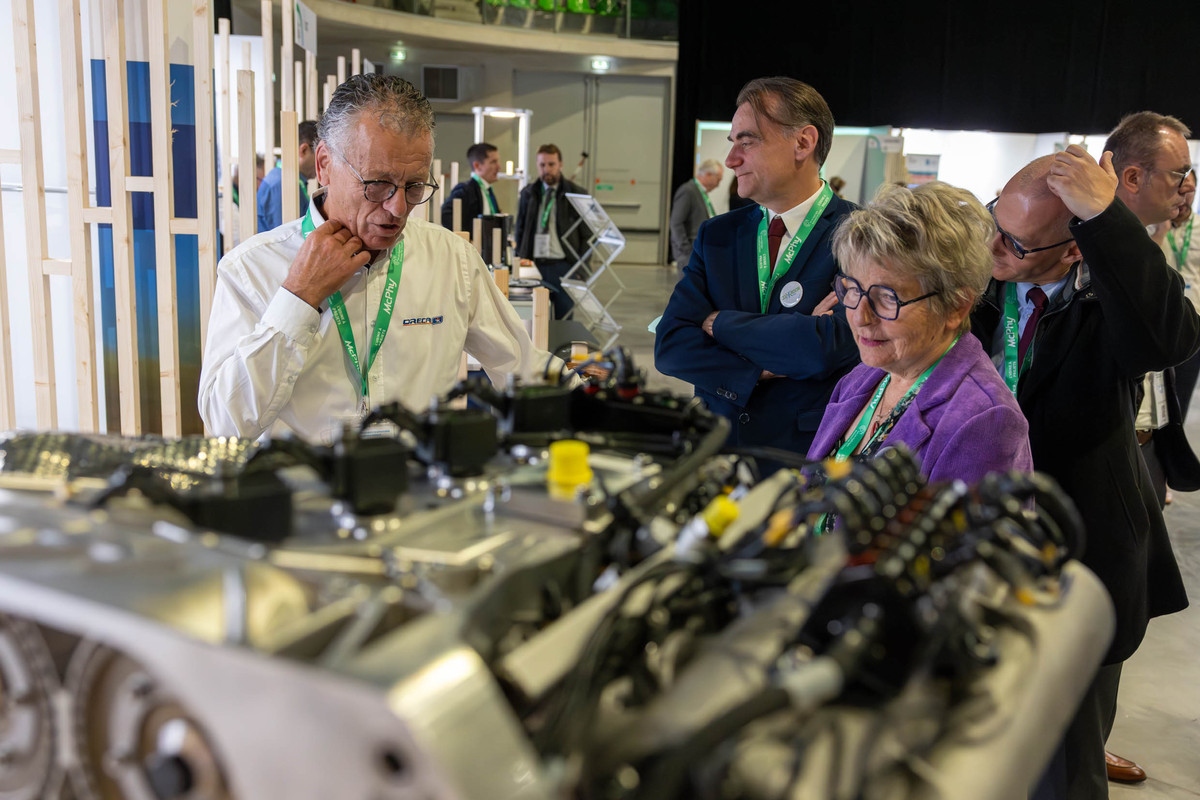 La société Oreca présente son dernier moteur hydrogène prévu pour alimenter les voitures de courses automobiles - Photo Xavier Ducordeaux