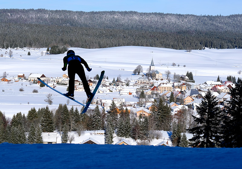 Le tremplin de Chaux-neuve (Doubs), accueillait jusqu’en 2009, chaque année, une étape de la coupe du monde de combiné nordique. Photo : Xavier Ducordeaux