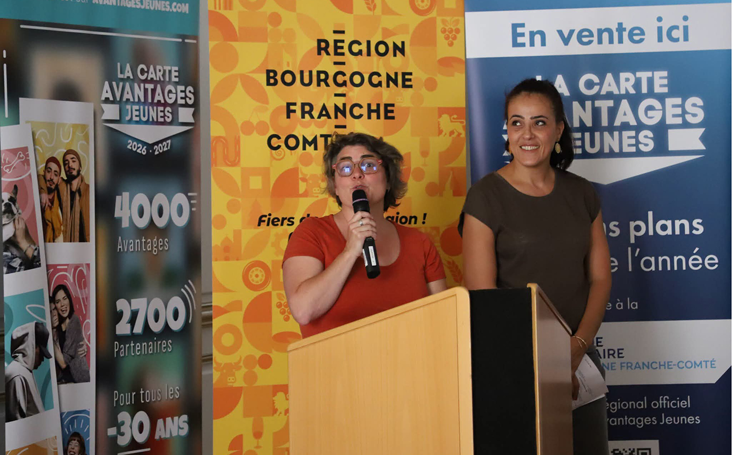 Sarah Persil, vice-présidente de la Région en charge de la jeunesse (à gauche) et Nabia Hakkar-Boyer, présidente d'Info Jeunes, mercredi 26 août 2026 - DR