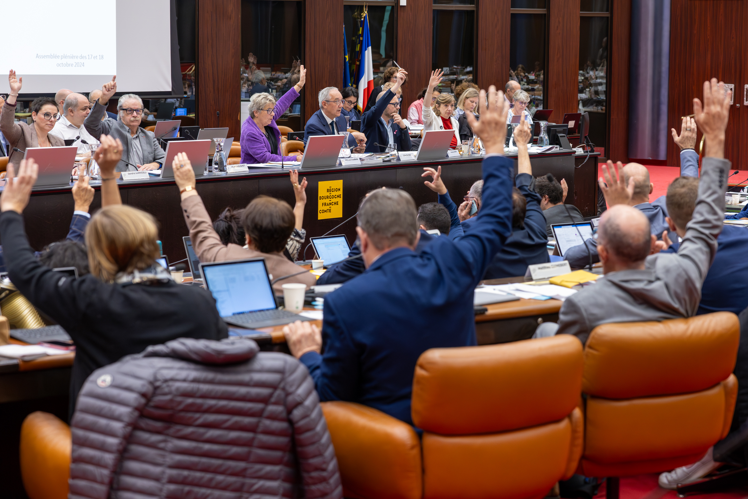 Les conseillers régionaux se sont réunis en assemblée plénière jeudi 17 et vendredi 18 octobre, dans la salle des séances de Dijon. Photo : Xavier Ducordeaux