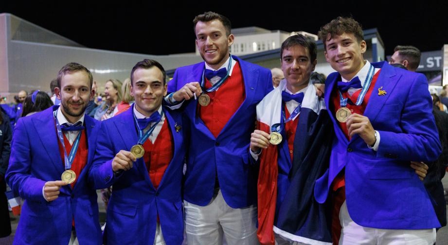 Raphaël Carvalho, Sébastien Lacroix, Thomas Beuchot, François Marty et basile Ménassol repartent de Lyon avec la médaille autour du cou. Photo : Xavier Ducordeaux.