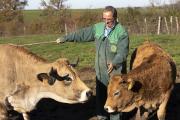 Etienne Prévot, éleveur de bovins et cultivateur de légumes biologiques à Sainte-Magnance (89) - Photo Région Bourgogne-Franche-Comté David Cesbron