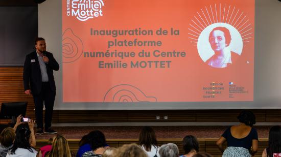 Florian MARTINEZ, animateur du centre Emilie Mottet. Photo : Xavier DUCORDEAUX