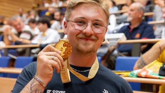 Lucas PERNET est venu présenter sa médaille d’or européenne aux membres de l’équipe Worldskills Bourgogne-Franche-Comté 2025. Photo : Xavier Ducordeaux