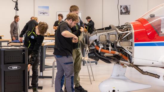 La première promotion du BTS aéronautique de Luxeuil est composée de quinze étudiants venus de toute la France - Photo Julie Boissenin