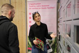 La société TOOPRÈ, à Amagney (25), propose une solution innovante pour faciliter l’accès aux produits locaux : des distributeurs automatiques connectés et réfrigérés - Crédit photo Alice Gindro