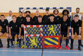 Les joueurs et arbitres de la section sportive garçons du lycée Jean-Joseph Fourier Saint-Germain à Auxerre - Photo Christophe BIDAL