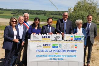 Pose symbolique de la première pierre du chantier de réhabilitation et de modernisation du barrage-réservoir du lac de Panthier (21), jeudi 21 mai 2026 - Photo Océane Lavoustet