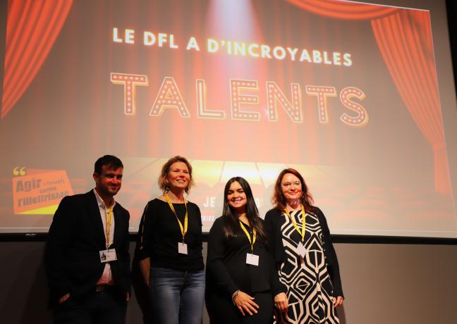 Deux stagiaires et leur accompagnatrice avec Audrey Rembert, chargée de mission publics spécifiques et du DFL à la Région - Crédit Océane Lavoustet Deux stagiaires et leur accompagnatrice avec Audrey Rembert, chargée de mission publics spécifiques et du DFL à la Région - Crédit Océane Lavoustet