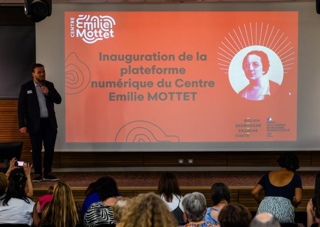 Florian MARTINEZ, animateur du centre Emilie Mottet. Photo : Xavier DUCORDEAUX Florian MARTINEZ, animateur du centre Emilie Mottet. Photo : Xavier DUCORDEAUX