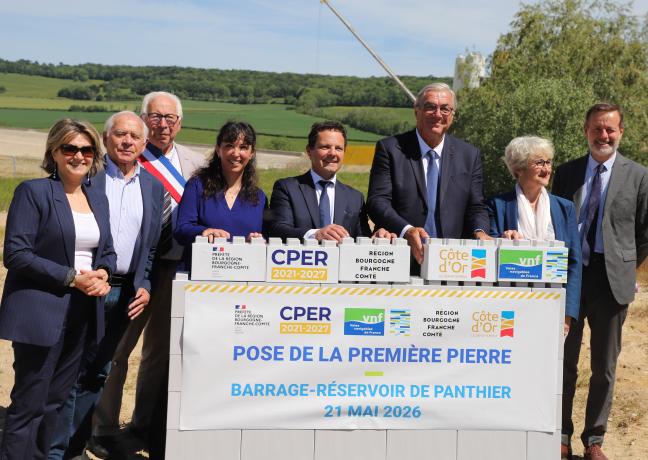 Pose symbolique de la première pierre du chantier de réhabilitation et de modernisation du barrage-réservoir du lac de Panthier (21), jeudi 21 mai 2026 - Photo Océane Lavoustet